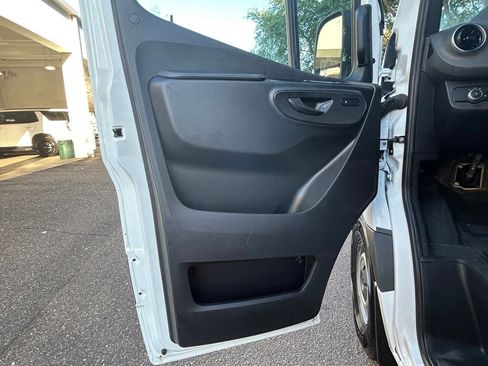 Used 2025 Mercedes-Benz Sprinter 2500 image 33