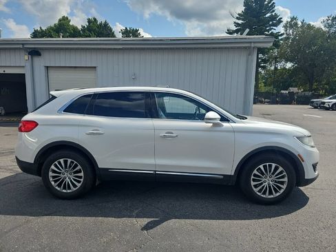 Used 2018 Lincoln MKX Select w/ Select Plus Package AWD/4WD image 4