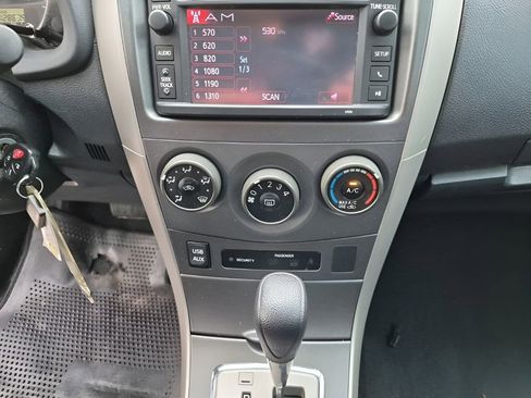 Used 2013 Toyota Corolla S image 38