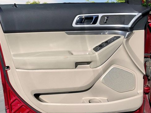 Used 2015 Ford Explorer XLT w/ Equipment Group 202B image 19