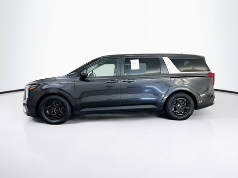 Used 2026 Kia Carnival FWD image 4