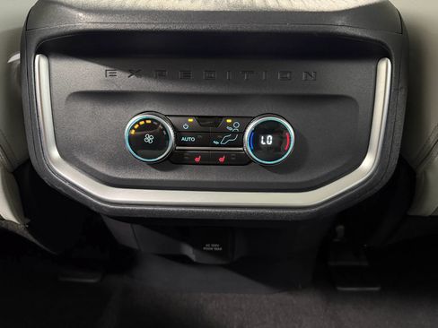 Used 2025 Ford Expedition Max Platinum AWD/4WD image 21