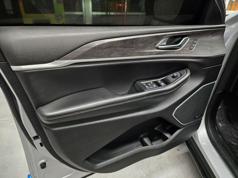 Used 2021 Jeep Grand Cherokee L Limited AWD/4WD image 13