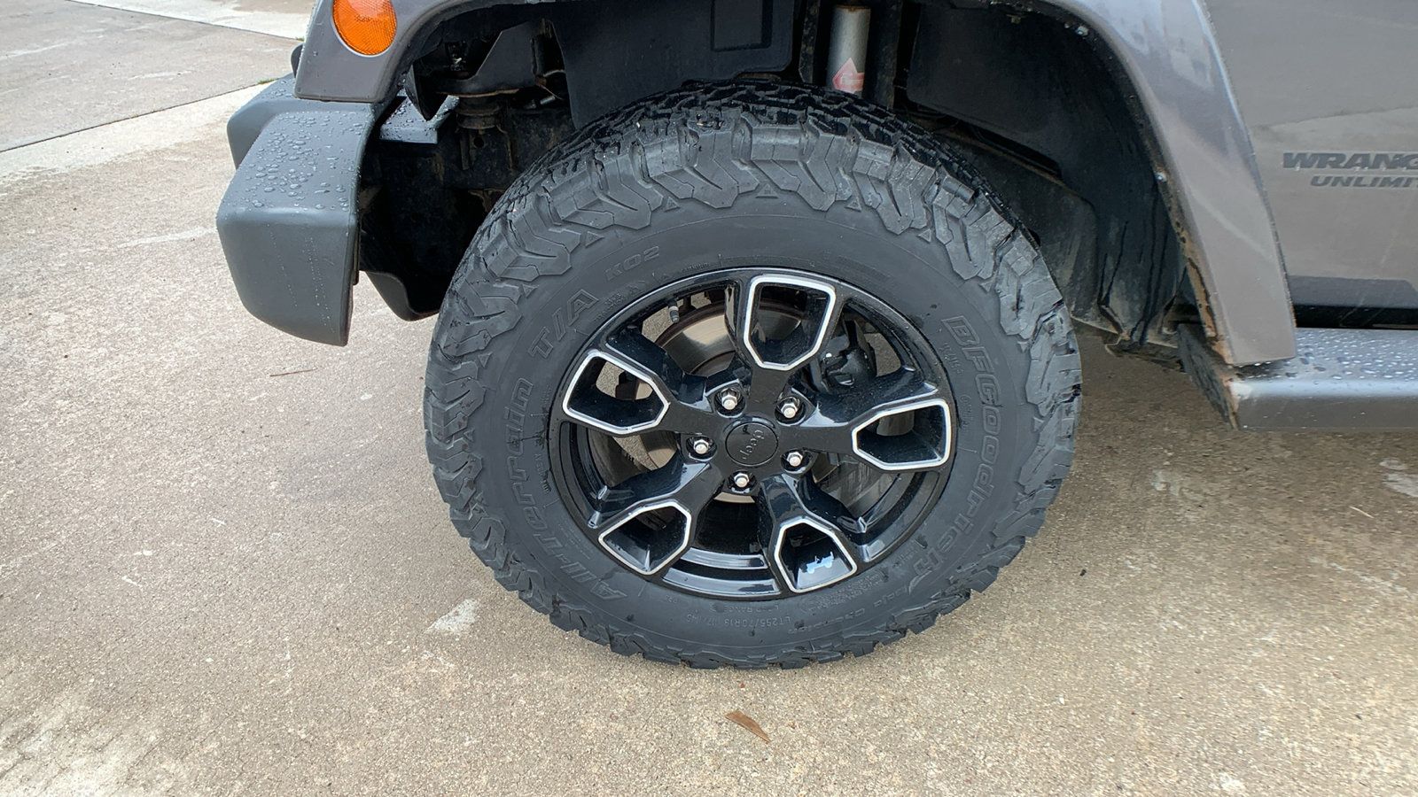 Used 2017 Jeep Wrangler Unlimited Sahara AWD/4WD image 8