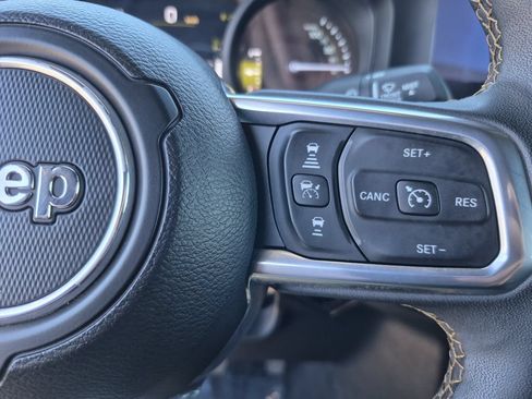 Used 2024 Jeep Wrangler Unlimited Sahara AWD/4WD image 20