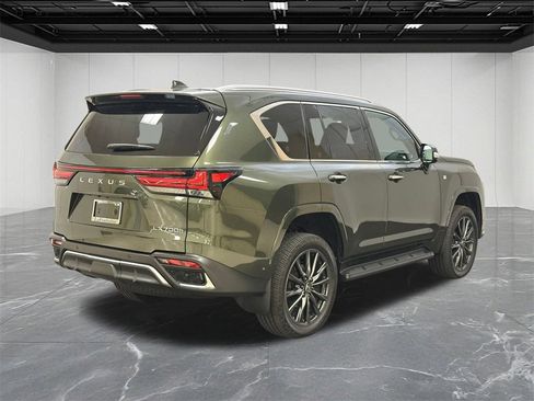 Used 2025 Lexus LX 700h F Sport image 10