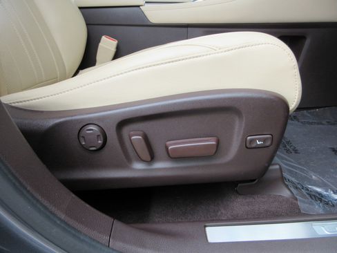 Used 2017 Lexus RX 450h AWD w/ Luxury Package image 27