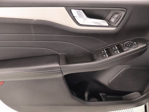 Used 2021 Ford Escape SE image 14