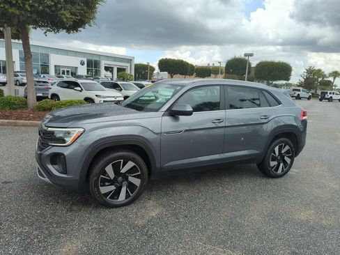 Used 2024 Volkswagen Atlas Cross Sport SE AWD/4WD image 13
