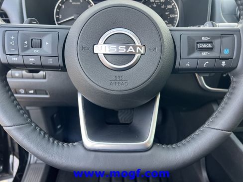 Used 2024 Nissan Rogue SV w/ SV Premium Package FWD image 11