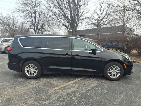 Used 2024 Chrysler Pacifica Touring-L image 25