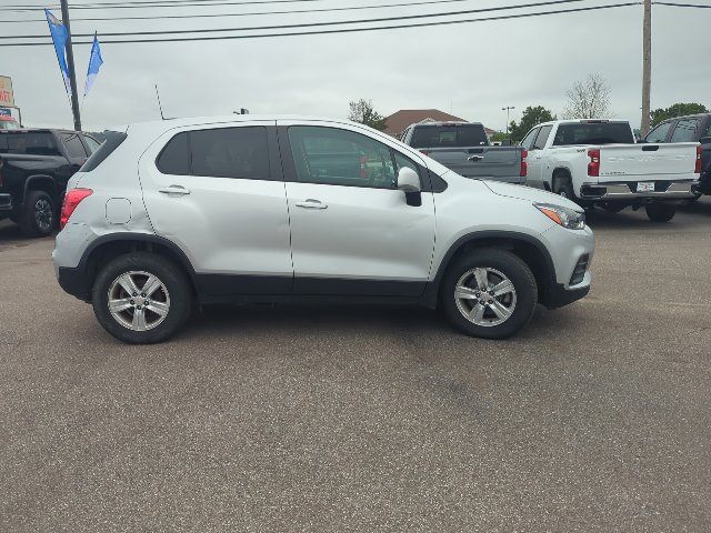 Used 2022 Chevrolet Trax LS w/ Tint and Cruise Package AWD/4WD image 25