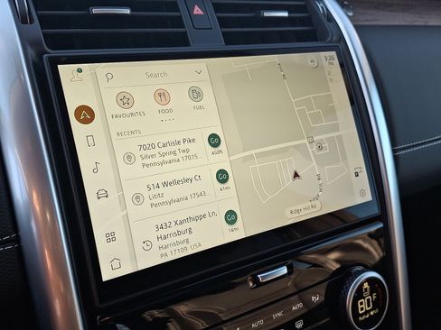 Used 2025 Land Rover Discovery Dynamic SE image 16