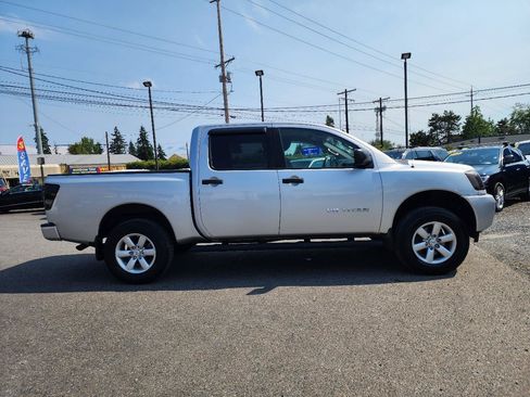 Used 2014 Nissan Titan S AWD/4WD image 5