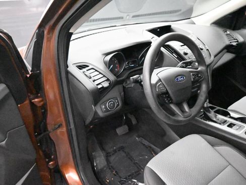 Used 2017 Ford Escape SE FWD image 12