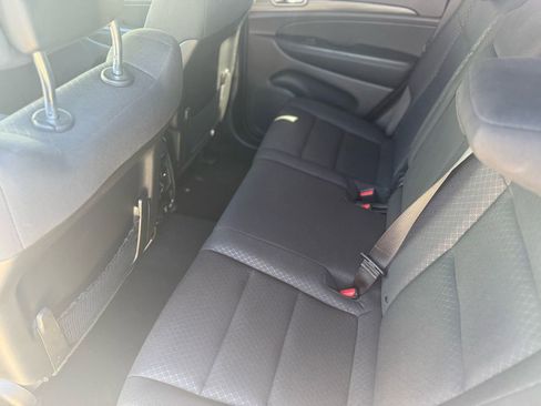 Used 2019 Jeep Grand Cherokee Laredo image 17