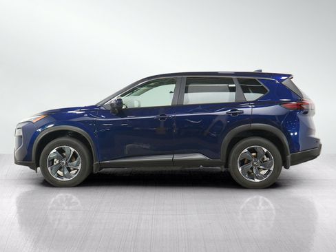 Used 2026 Nissan Rogue SV AWD/4WD image 2