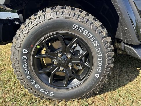 New 2025 Jeep Gladiator Sport image 16