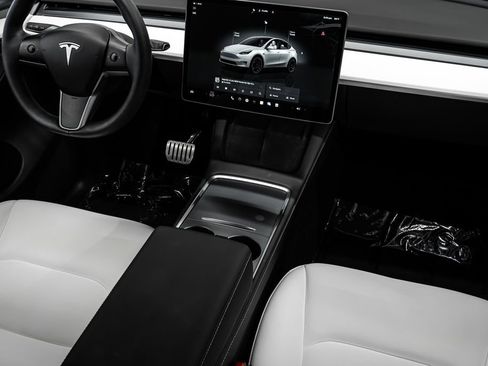 Used 2023 Tesla Model Y Performance AWD/4WD image 27