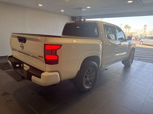 Used 2025 Nissan Frontier SV w/ SV Convenience Package image 7