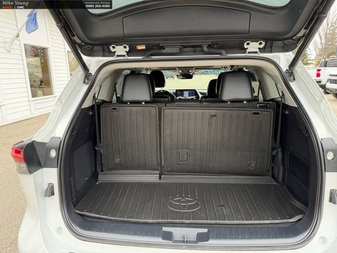 Used 2022 Toyota Highlander Limited image 9