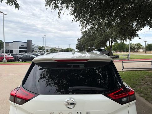 Used 2021 Nissan Rogue SL FWD image 11