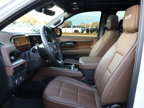 Certified 2025 Chevrolet Suburban High Country image 13