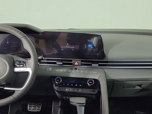 New 2025 Hyundai Elantra SEL image 9