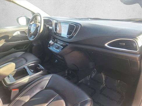 Used 2024 Chrysler Pacifica Limited image 19