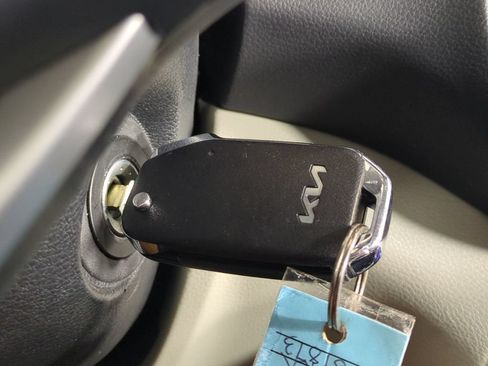 Used 2025 Kia Soul LX w/ LX Technology Package FWD image 34