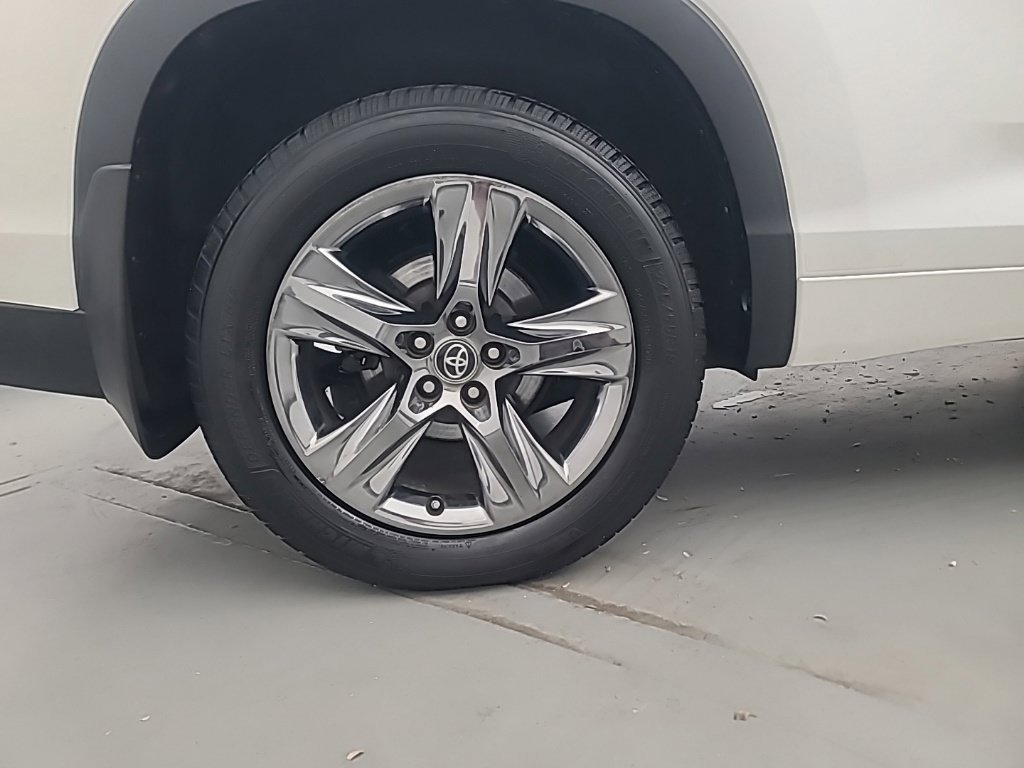 Used 2018 Toyota Highlander Limited Platinum AWD/4WD image 10