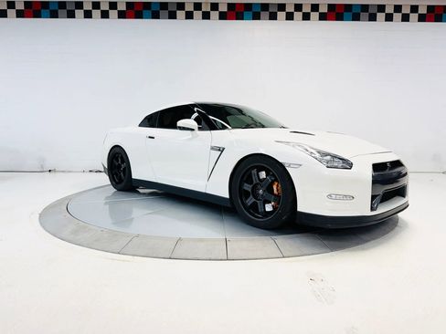 Used 2014 Nissan GT-R Black Edition AWD/4WD image 23