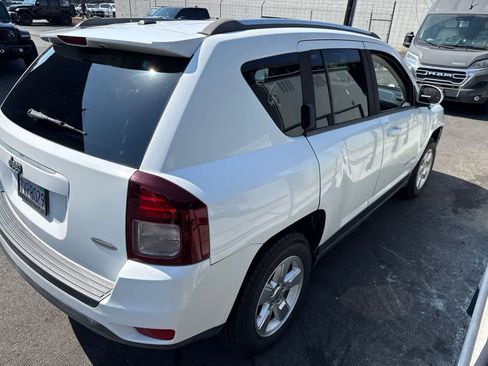 Used 2014 Jeep Compass Latitude FWD image 21