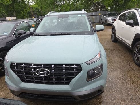 Used 2025 Hyundai Venue SEL FWD image 7