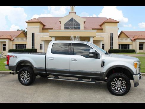 Used 2017 Ford F250 Lariat w/ Lariat Ultimate Package AWD/4WD image 2