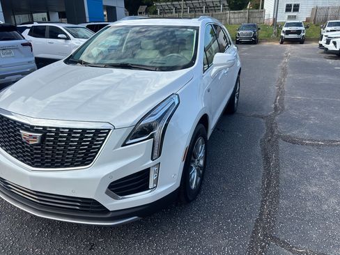 Used 2023 Cadillac XT5 Premium Luxury w/ Technology Package FWD image 2