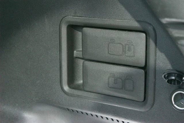 Used 2023 GMC Terrain SLT w/ Infotainment Package II AWD/4WD image 17