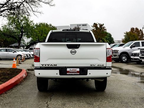 Used 2023 Nissan Titan SV image 6