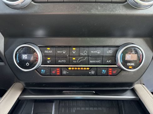 Used 2021 Ford Expedition Max XLT image 21