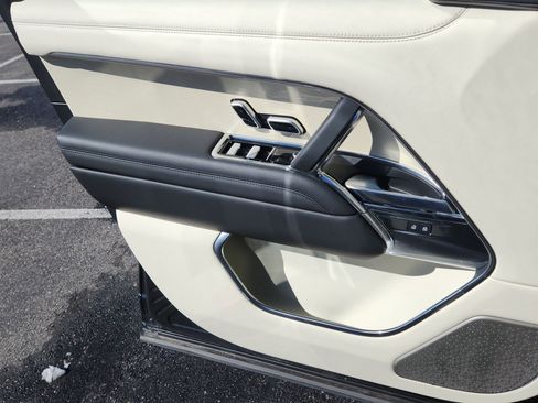 Certified 2024 Land Rover Range Rover Long Wheelbase Autobiography image 10