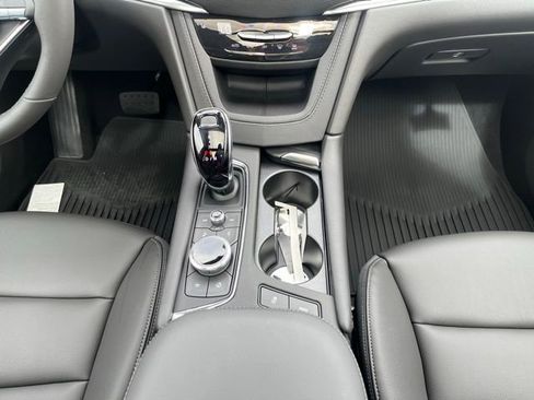 New 2025 Cadillac XT6 Luxury image 18