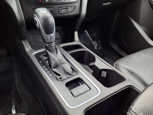 Used 2019 Ford Escape SEL image 18