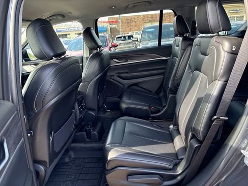 Used 2023 Jeep Grand Cherokee L Limited AWD/4WD image 19