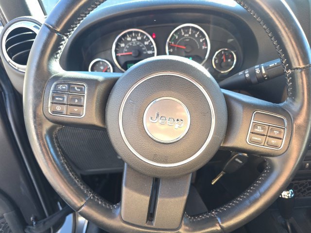 Used 2016 Jeep Wrangler Unlimited Sahara w/ Connectivity Group AWD/4WD image 17