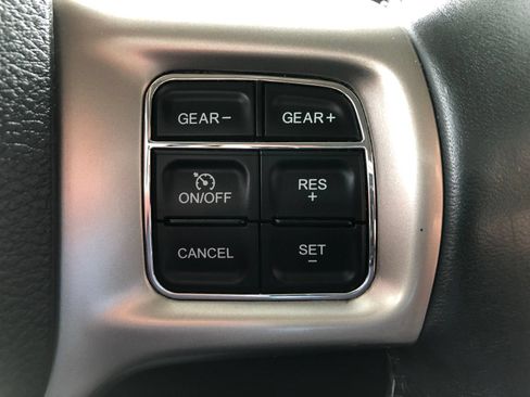 Used 2016 RAM 1500 Laramie AWD/4WD image 32