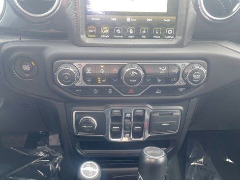 Used 2023 Jeep Wrangler Unlimited Sahara image 24