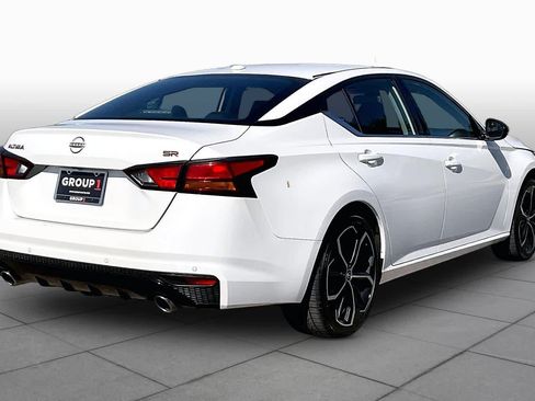Used 2024 Nissan Altima 2.5 SR FWD image 12