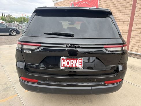 Used 2024 Jeep Grand Cherokee Altitude image 4