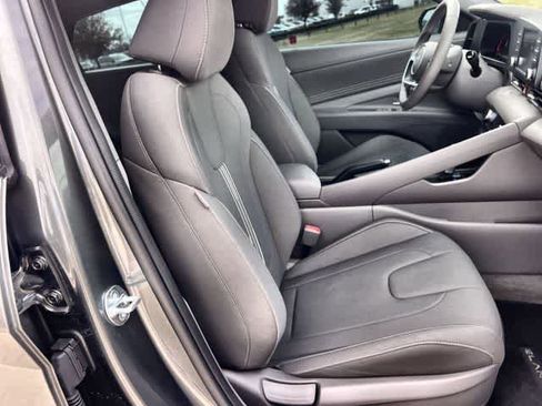 Used 2025 Hyundai Elantra Sport image 12