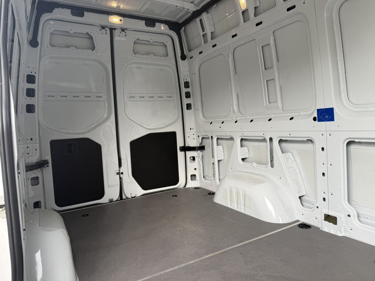 Used 2019 Mercedes-Benz Sprinter 2500 w/ Premium Plus Package image 11